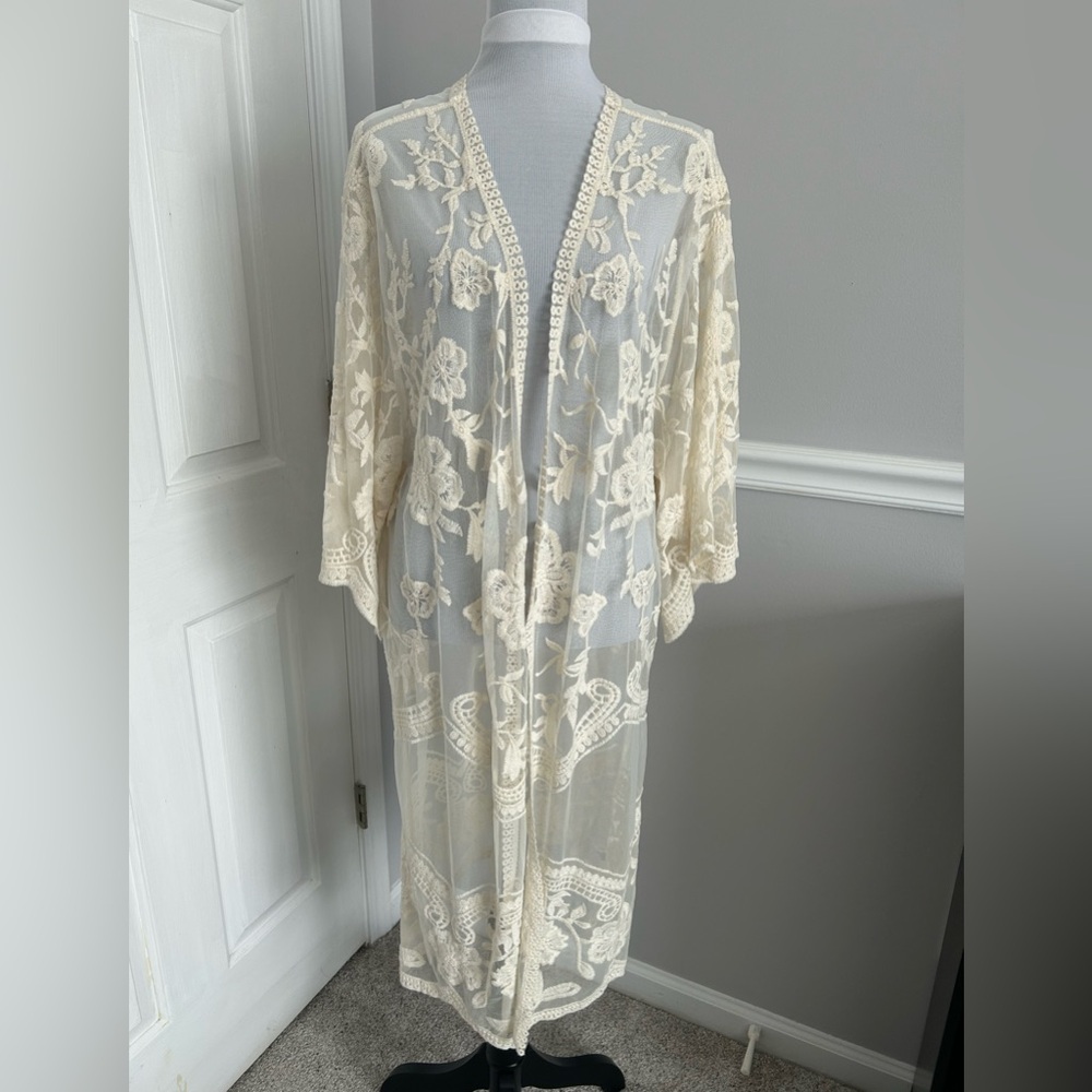 Elegant Cream Lace Kimono Robe